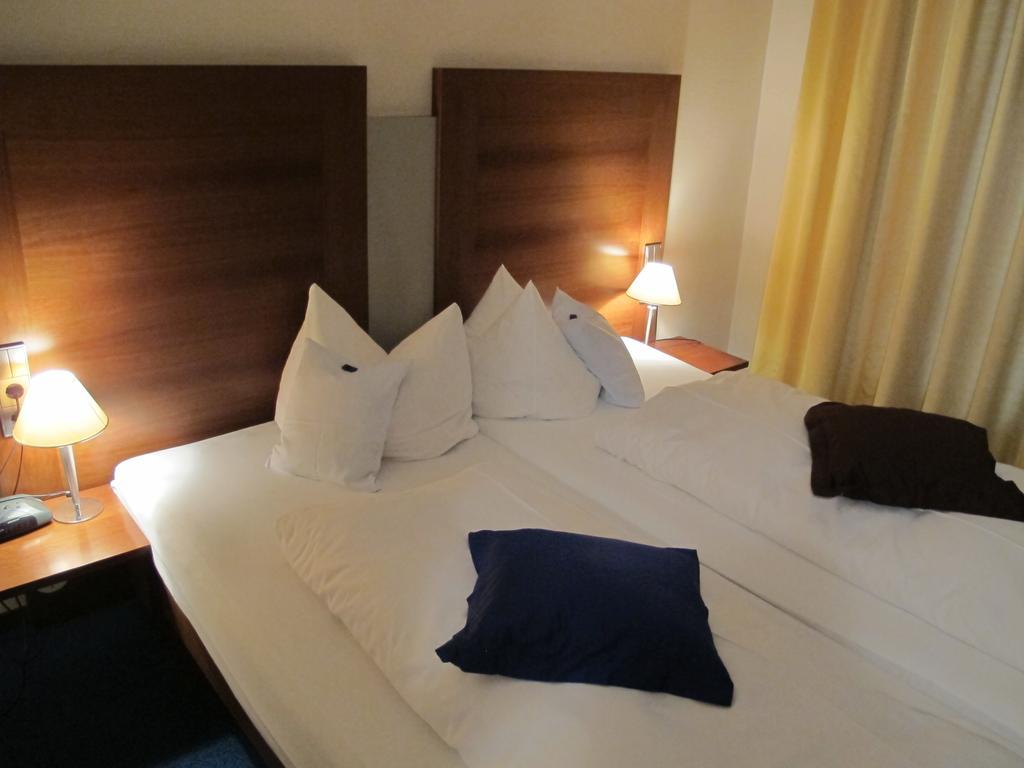 Garni-Hotel Sailer & Hotel Sailer'S Villa Rottweil Ruang foto