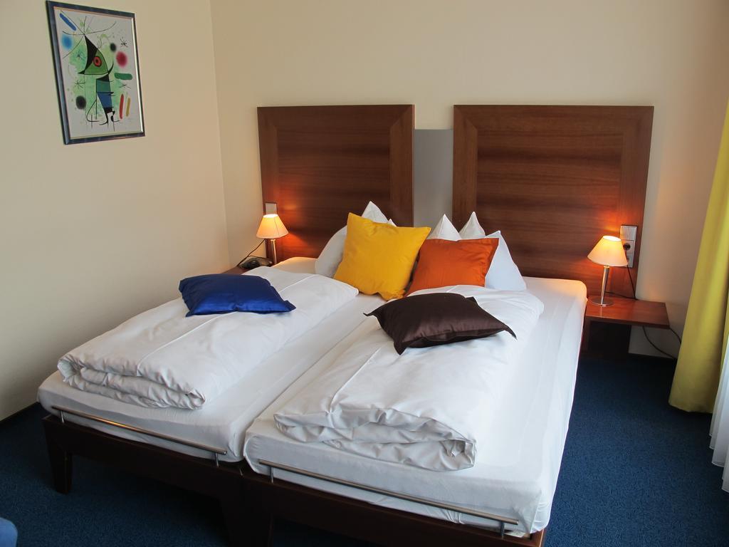 Garni-Hotel Sailer & Hotel Sailer'S Villa Rottweil Ruang foto